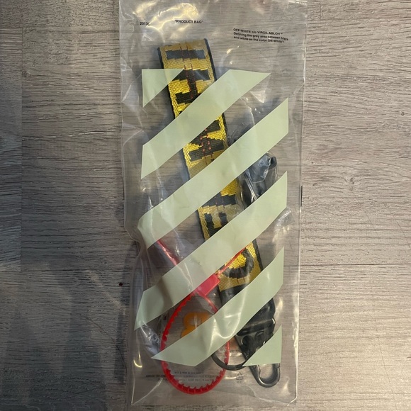 OFF WHITE KEYCHAIN - Picture 2 of 2